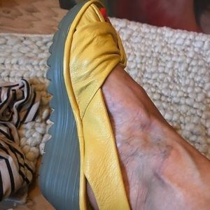 Fly London Yankin wedge